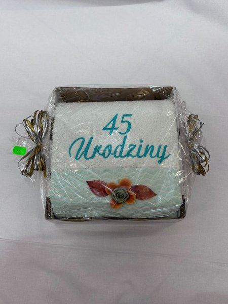 Ręcznik na 45. Urodziny - Biało-miętowy
