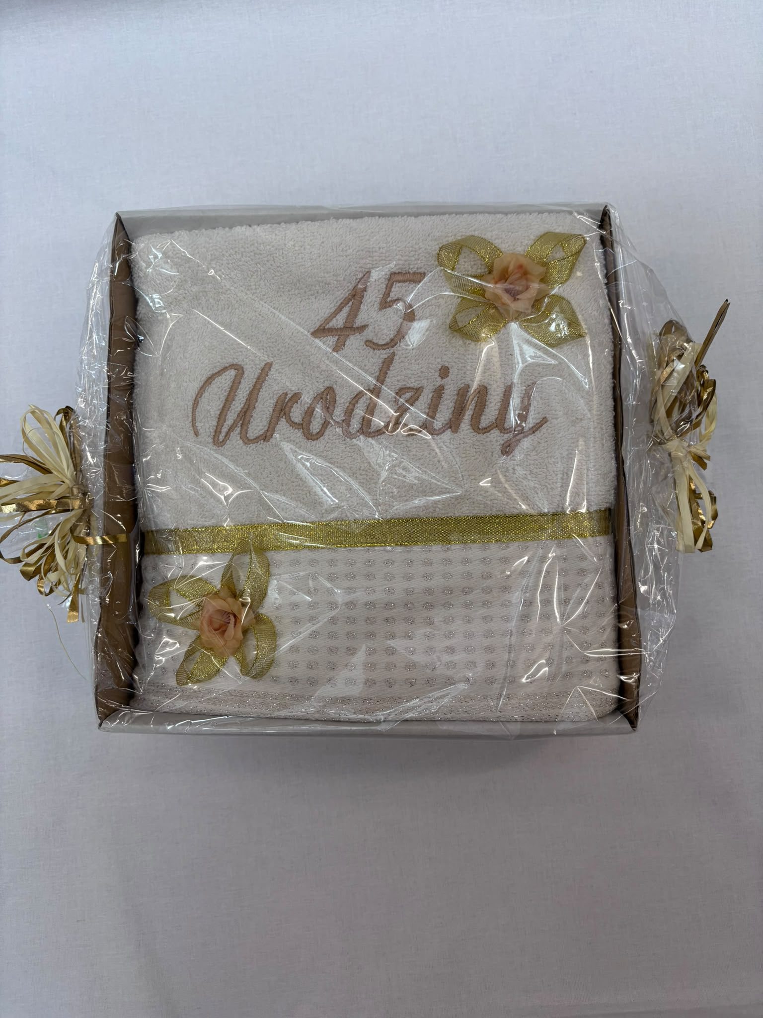 Ręcznik na 45. Urodziny - Kremowy